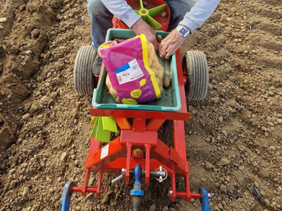 Planteuse Semeuse Pomme de terre et autres bulbes et graines